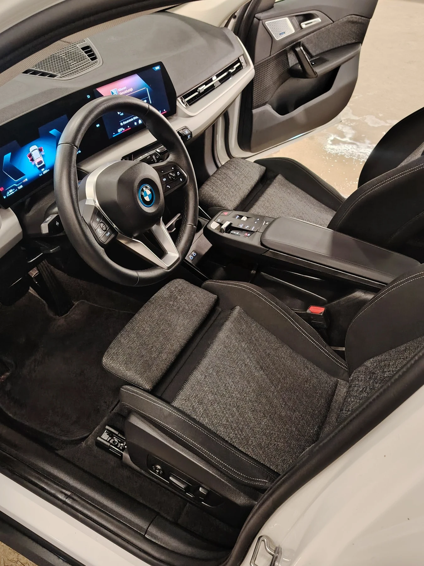 Mercedes-Benz – vaalea sisätila – Vaaleatkin pinnat huolelliseen hoitoon.